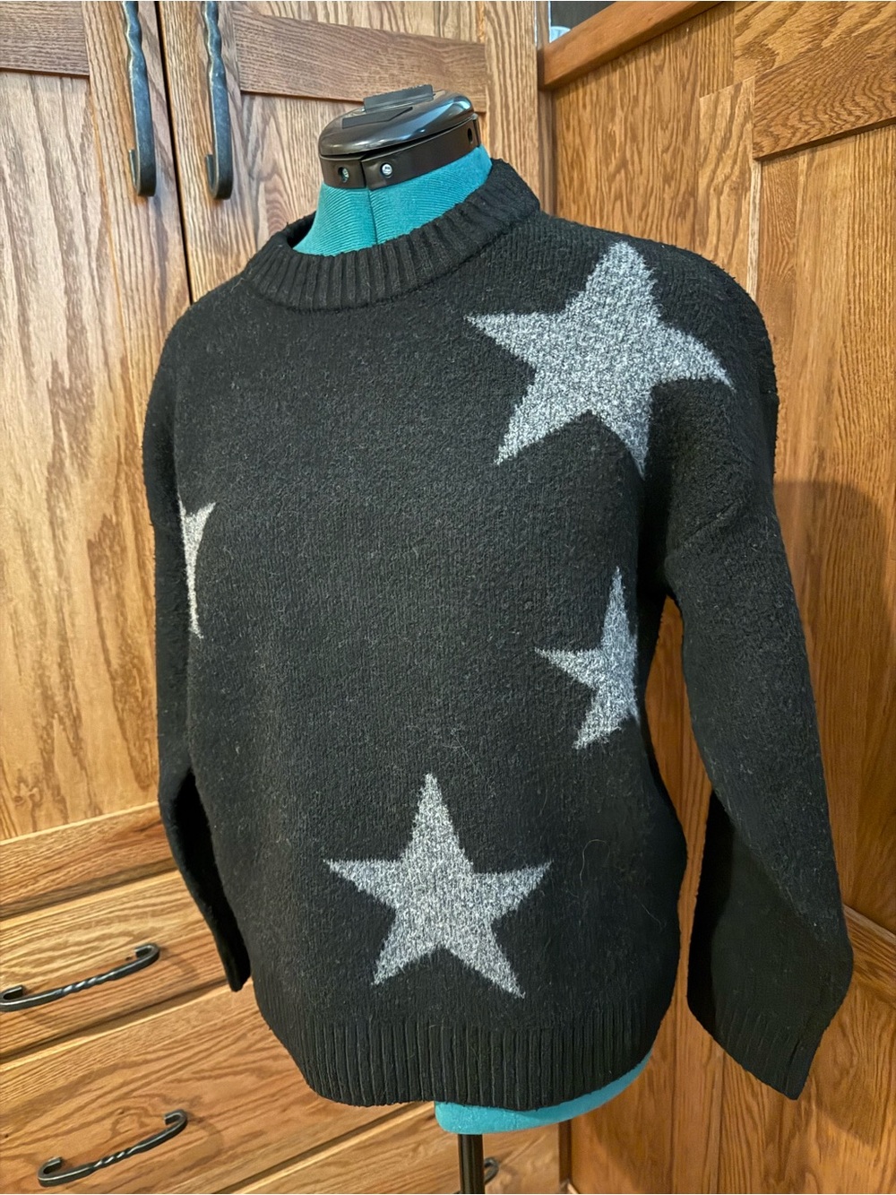 Vigoss Black Crewneck Sweater with Gray Star Motif